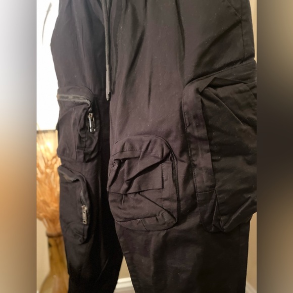 Men’s Black Cargo Jogger Pants - Picture 3 of 8